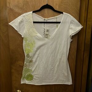 White Fitted Short Sleeve T-shirt with Green Embellishments